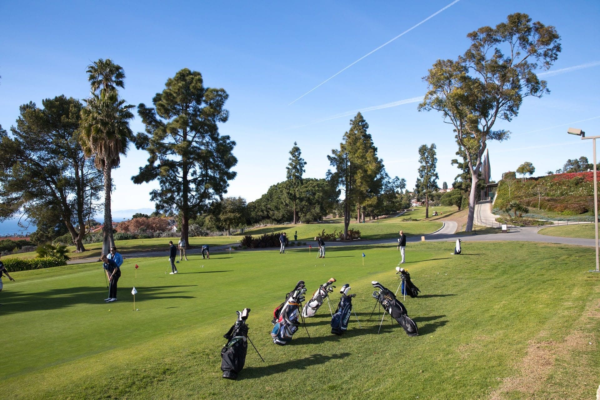 Archive image of Los Verdes Golf Course practice putting green. Unlinked from the playing-course gallery October 6, 2026 because it does not establish a distinct course hole. Original photographer and exact source image unverified. Reuse rights: unverified; source credit is not a license.